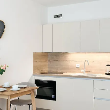 Real Living By Refa Karlin 406 Apartment Prague Exterior photo