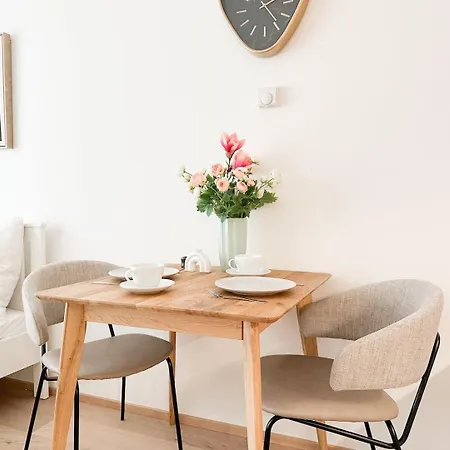 Real Living By Refa Karlin 406 Apartment Prague Exterior photo
