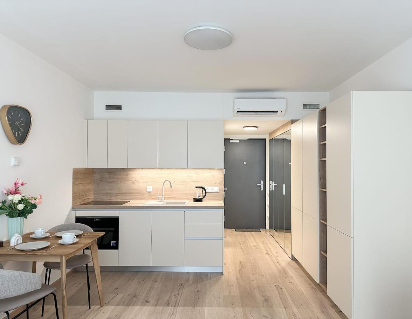 Real Living By Refa Karlin 406 Apartamento *